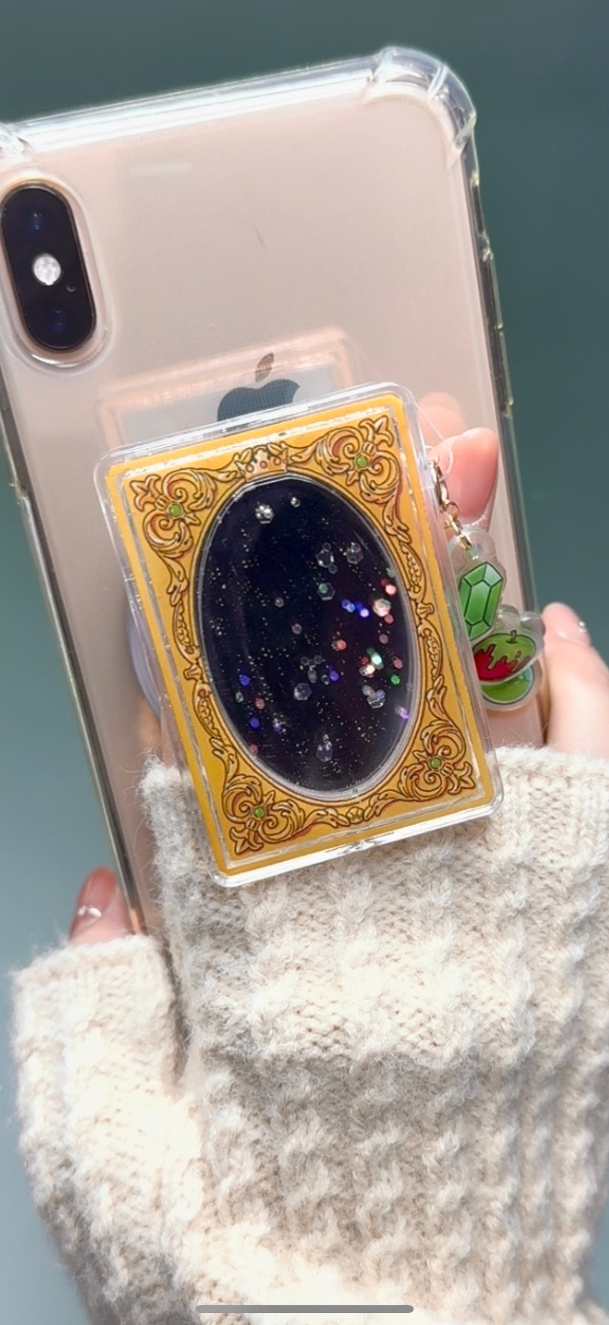 Snow White Magic Mirror Shaker Charm | Keychain | Badge Reel | Phone Grip